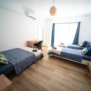 By Port Vell Rooms Hostel